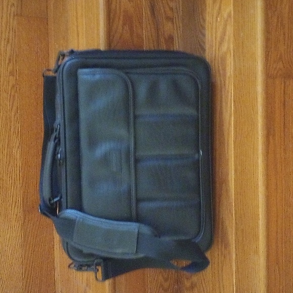 Sumdex Laptop and Accessories Briefcase - Picture 4 of 4